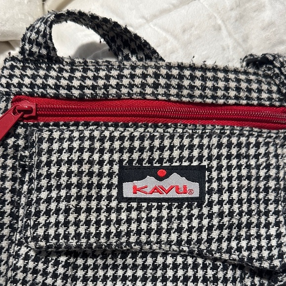 Kavu Houndstooth Crossbody‎ Bag with Red Zipper - Picture 9 of 15